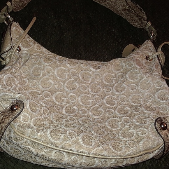 Guess purse - Picture 2 of 4